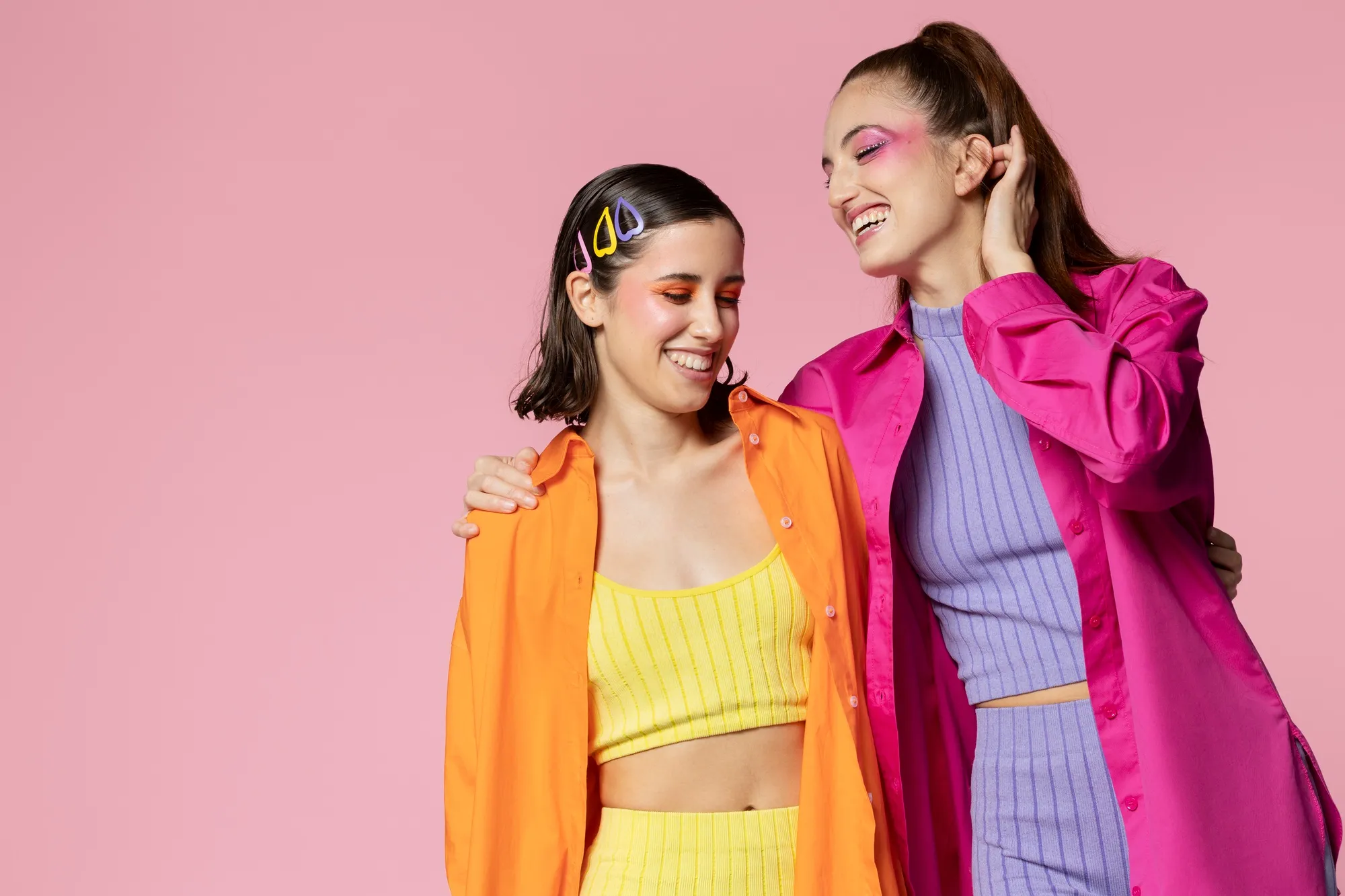 medium-shot-smiley-women-pop-party-studio